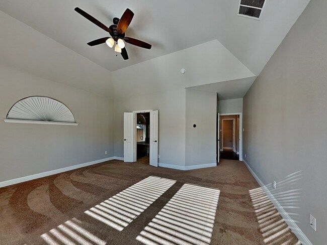 Building Photo - 1604 Vintage Ln