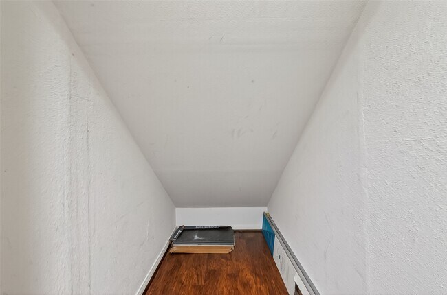 Building Photo - 10615 Briar Forest Dr