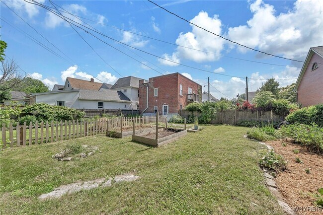 Building Photo - 133 Whitney Pl