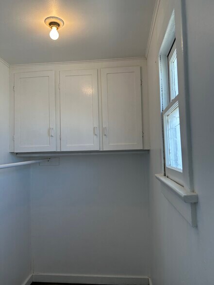 Building Photo - 238 Bicknell Ave