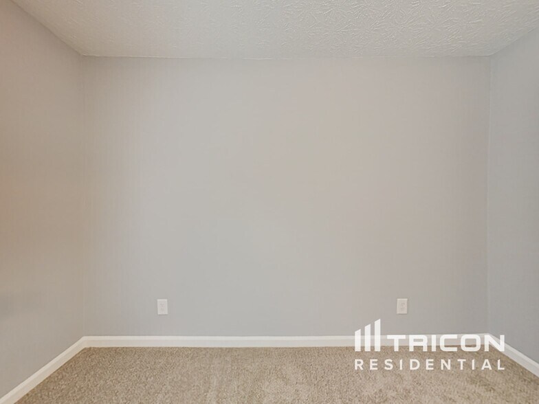 Building Photo - 2996 Aberdeen Way