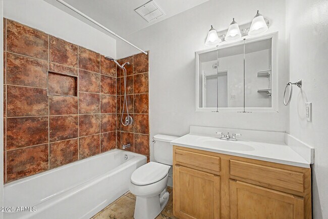 Building Photo - 1623 E Del Rio Dr