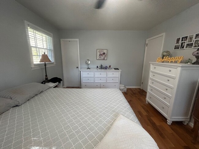 Building Photo - 3220 Woodsen Cir