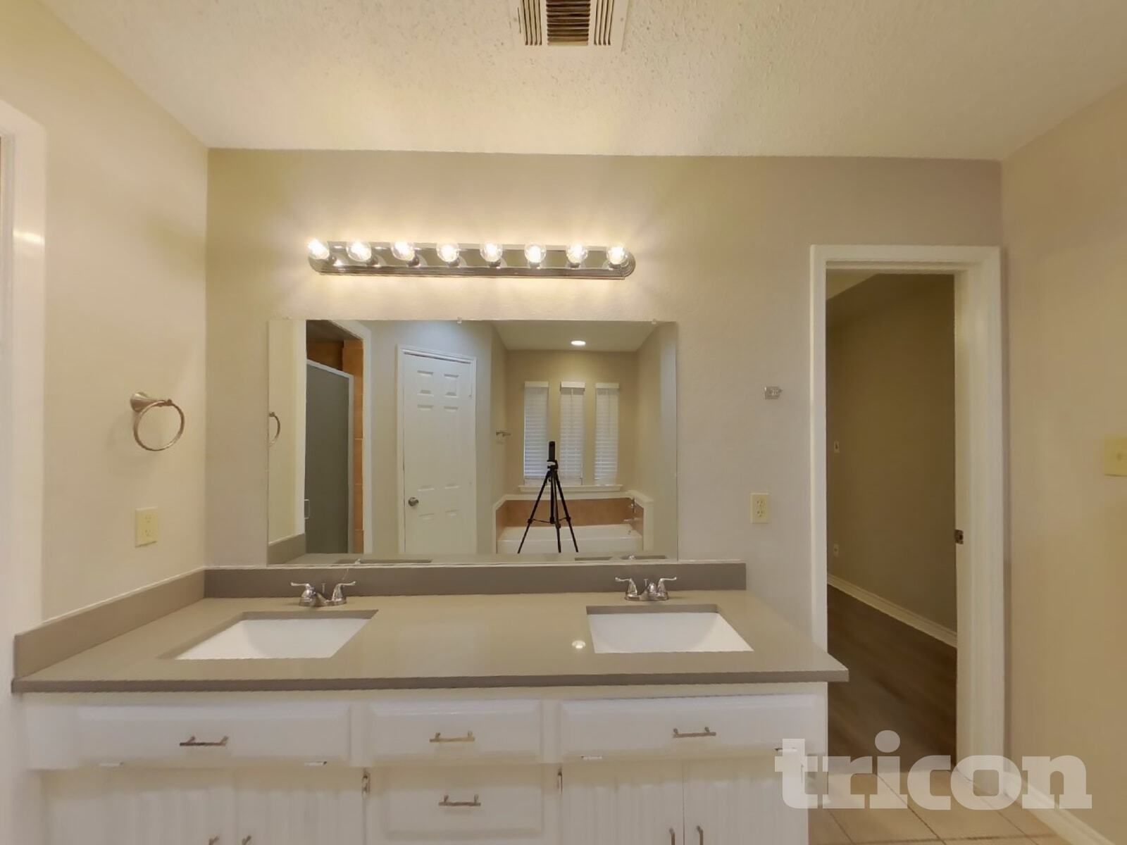 Building Photo - 528 Renee Ln