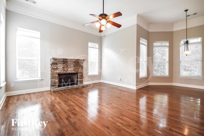 Building Photo - 33 Roberson Dr
