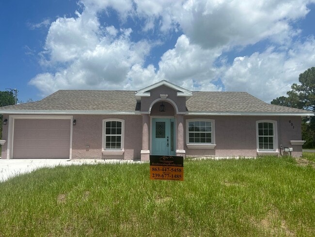 Primary Photo - 3/2/1 Single Family Home Available-Cozy Pe...