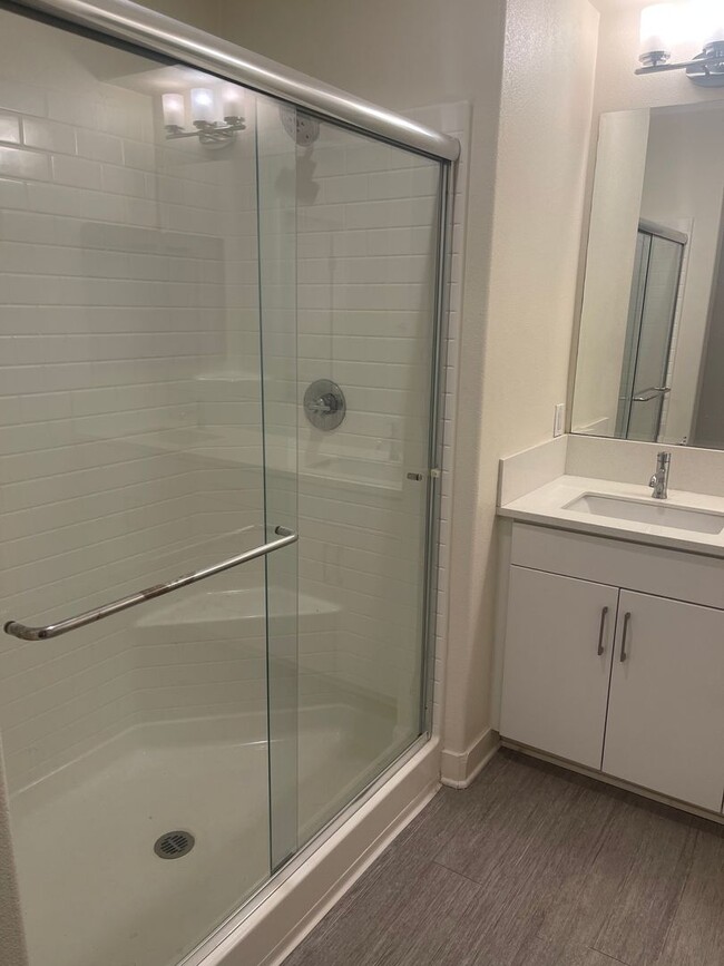 Building Photo - Just Reduced!! Charming 3 Bed/3 Ba Townhou...