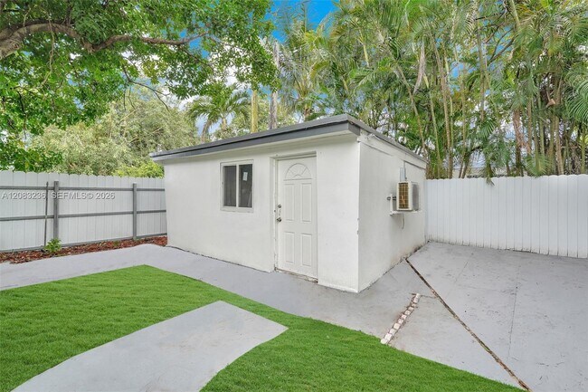 Building Photo - 250 NW 45th St
