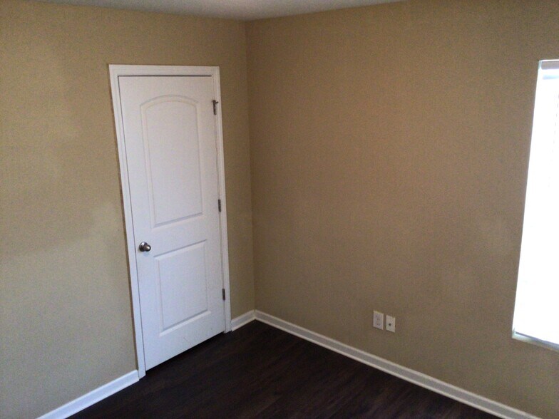 Building Photo - 922 Wolfpack Way