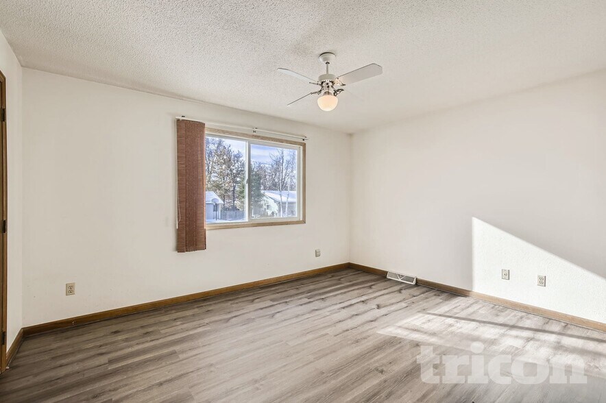Building Photo - 4937 W 8th Street Rd
