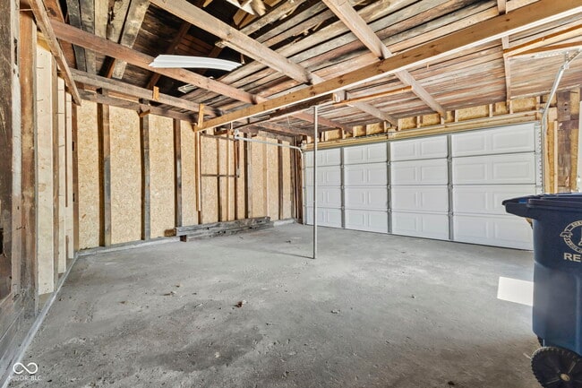 Building Photo - 2 Van Ave