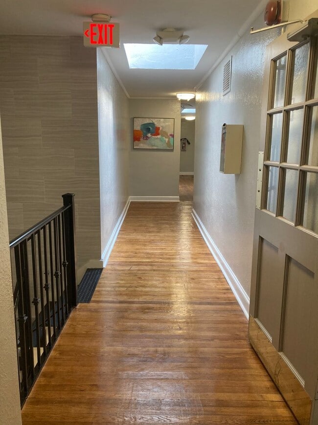 Interior Photo - 1178 MORSE ST NE