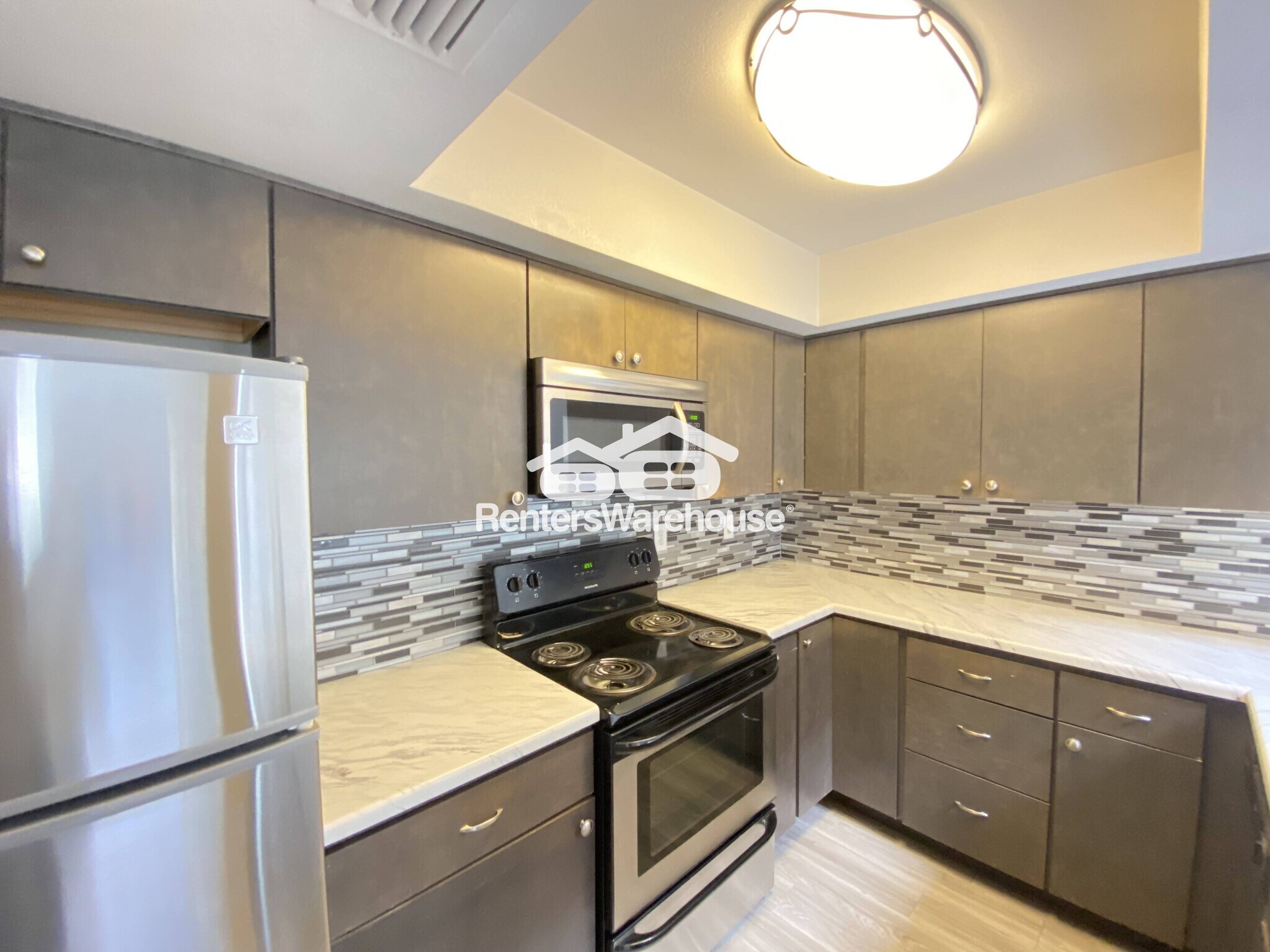 Building Photo - 633 W Southern Ave