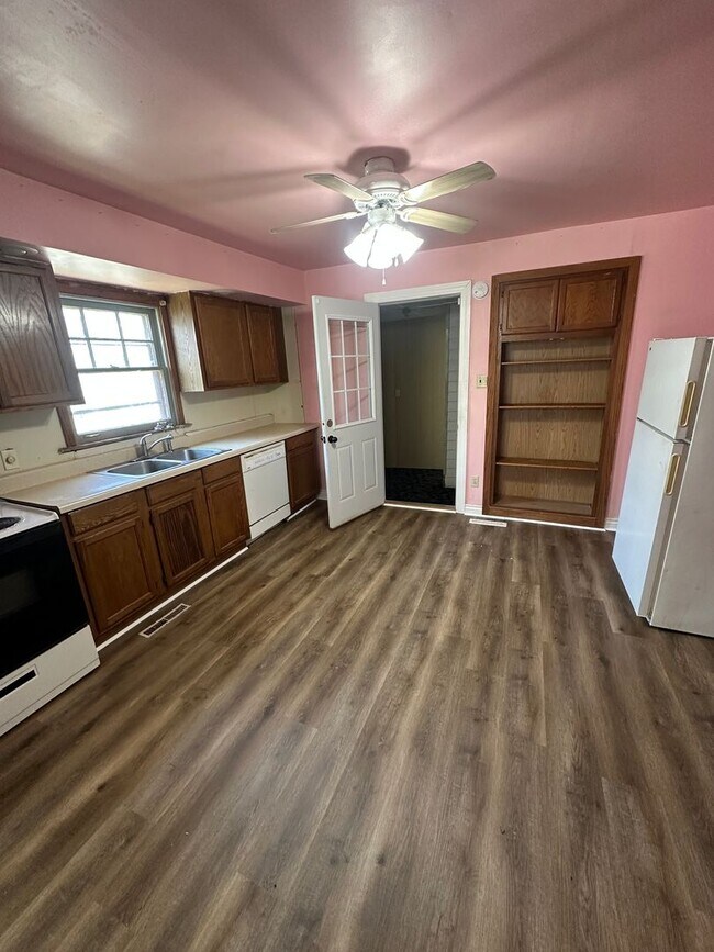 Building Photo - 2 bed/1 bath