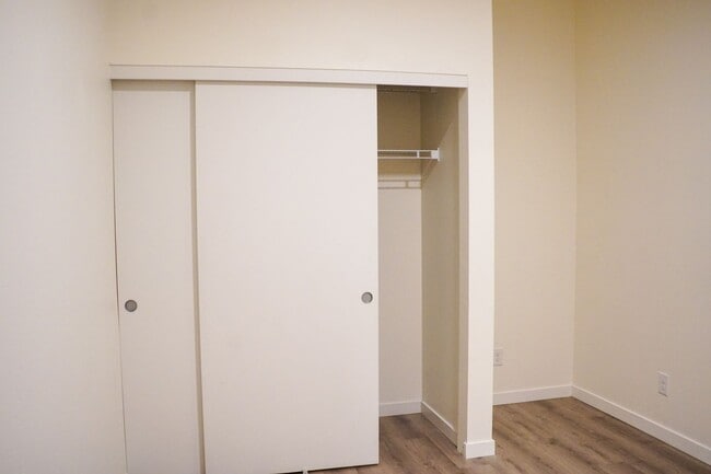 Building Photo - SUMMER SPECIAL: Modern & Spacious 1 Bedroo...