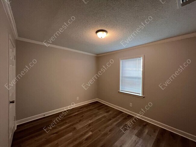 Building Photo - 1009 Willard Dr