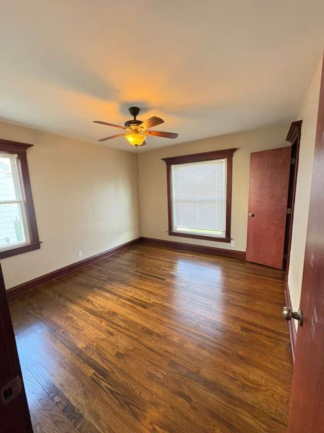 Building Photo - Discover a beautifully updated 3-bedroom, 2-bathroom single-family home.