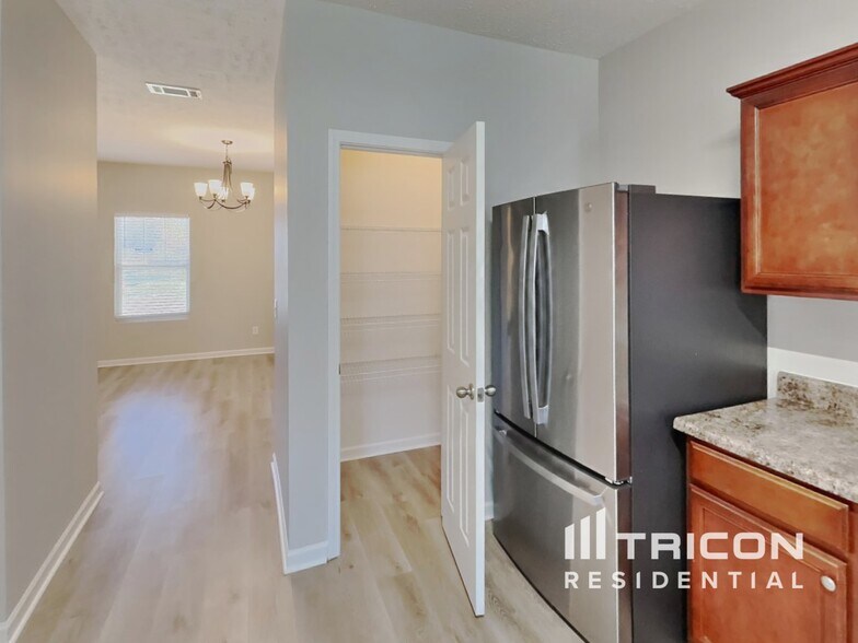 Building Photo - 75 Scotts Dr