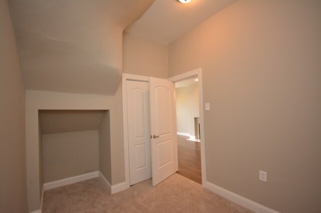 Building Photo - 1617 W Foster Ave