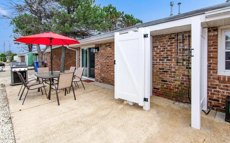 Patio - 3215 NJ-35