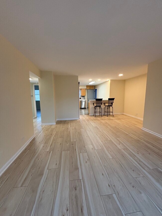 Building Photo - 9449 Bay Colony Dr