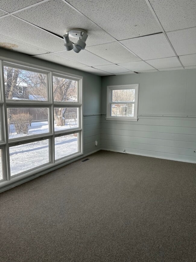 Building Photo - 1305 5th St S