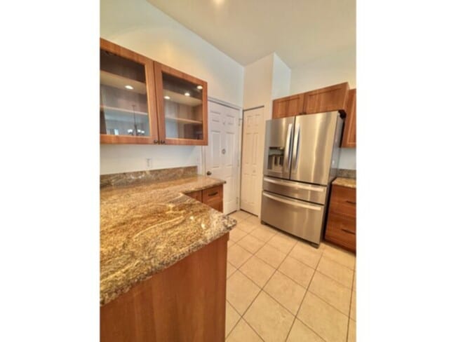 Building Photo - Available Now!  3 bedroom/2.5 Bath Townhome