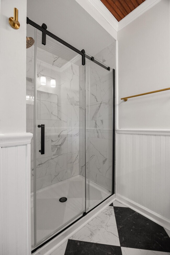 Building Photo - 3368 Montavesta Rd