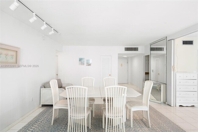 Building Photo - 5001 Collins Ave