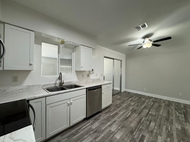 Building Photo - Apply Here: https://realty480pm.appfolio.c...