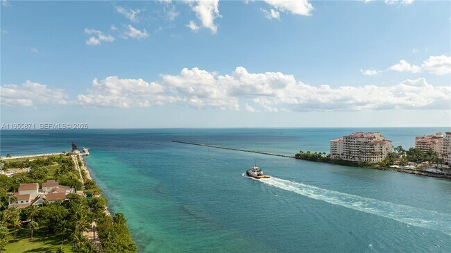 Building Photo - 300 South Pointe Dr