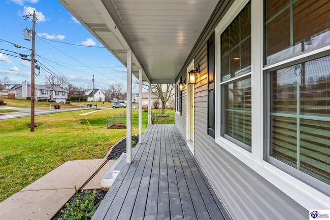 Building Photo - 215 Darrell Dr