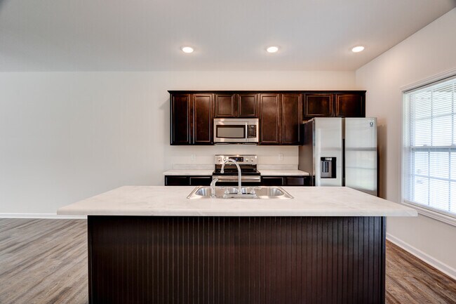 Building Photo - 312 Bogle St