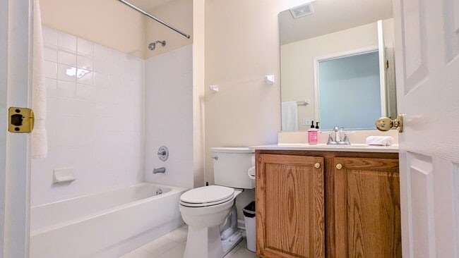 Building Photo - 937 Huntington Dr