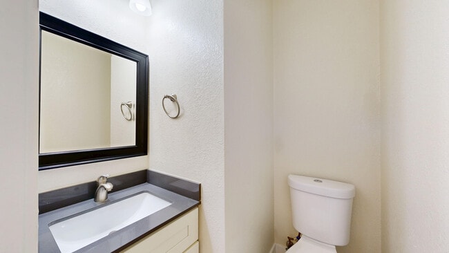 Building Photo - 644A Natoma St