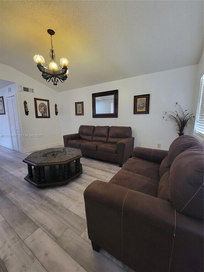 Building Photo - 10440 SW 156th Ct