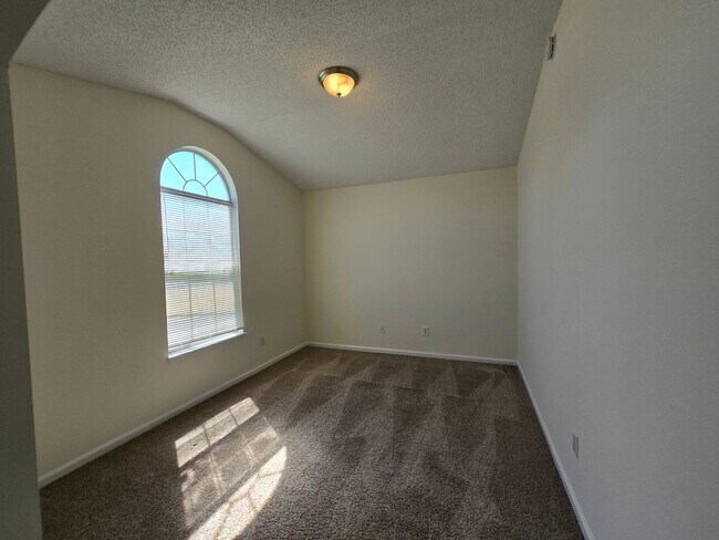 Building Photo - Westchase Manor – 3/2 SF Home Voucher Prog...