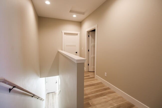Building Photo - COMMERCIAL1725