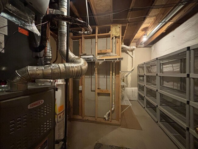 Building Photo - 2 Bed/2.5 Bath Townhome with A/C and gas f...