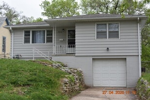 Building Photo - 4616 Grand Ave