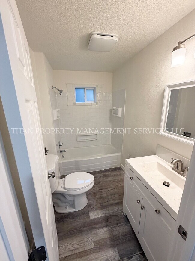 Building Photo - 1135 13th St NE