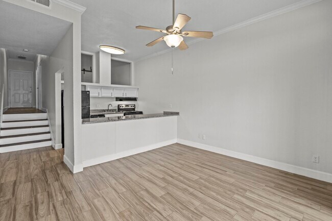 Building Photo - 7820 Seawall Blvd