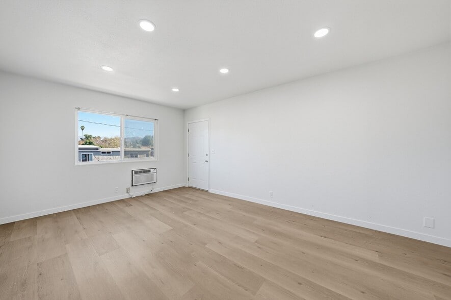 Primary Photo - 12621 Lindo Ln