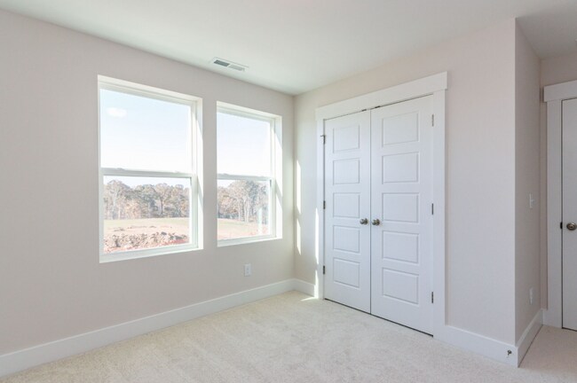 Building Photo - 339 Parkland Dr