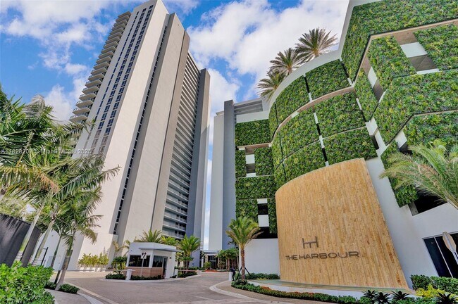 Building Photo - 16385 Biscayne Blvd