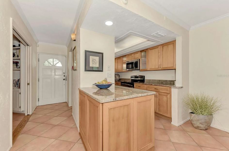 Building Photo - 1650 Pine Tree Ln