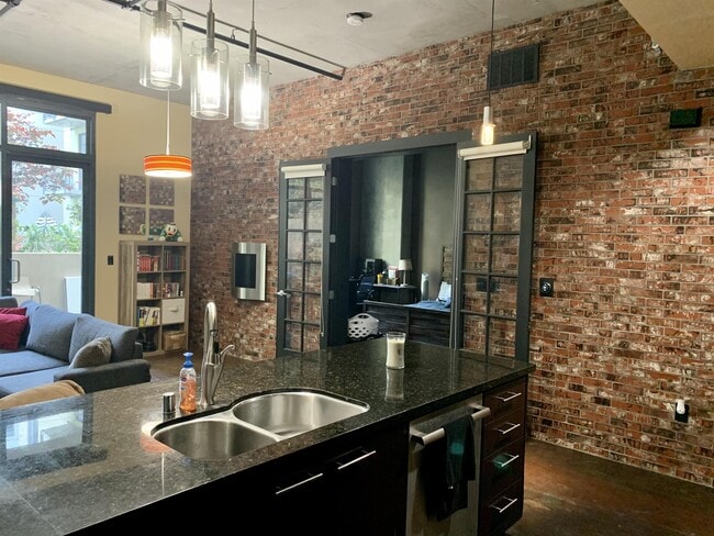 Building Photo - 1050 Island Ave