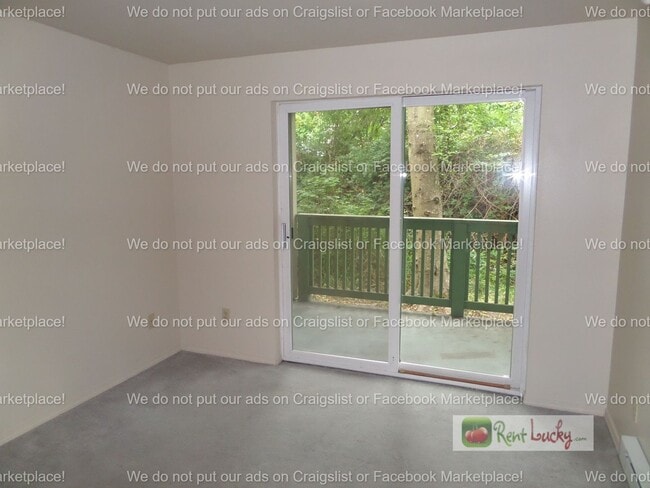 Building Photo - Super Cute and Private 2-Bedroom Condo w/2 Parking Spaces in Lake Forest Park!!