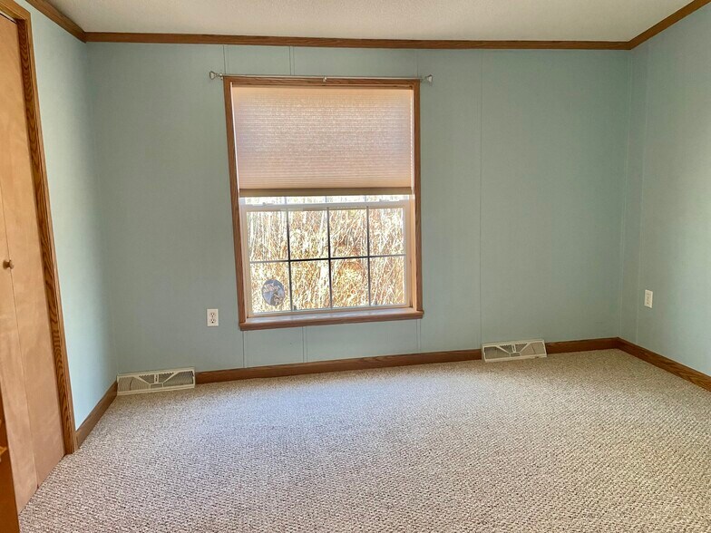 Building Photo - 163 Warren Hill Rd