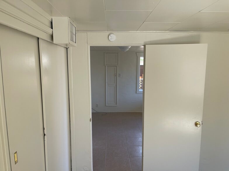 Building Photo - 407 La Mesa Way